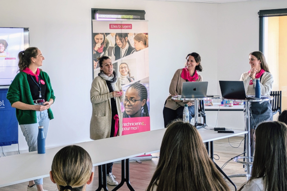 À l'occasion de la semaine de l'industrie, Systerel a accueilli des lycéennes du Lycée Les Iscles avec Elles bougent.